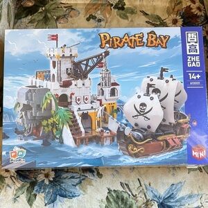 Pirate Bay Building Set - Black, White, and Gray